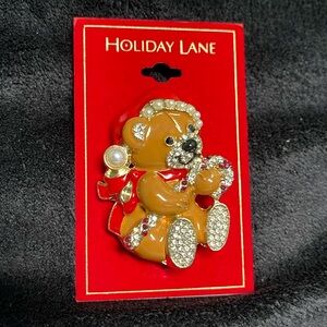 BNWT HOLIDAY LANE FOR MACYS CHRISTMAS ENAMEL & CRYSTAL TEDDY BEAR BROOCH ON CARD